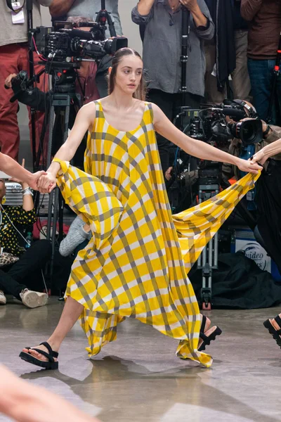 Look 64